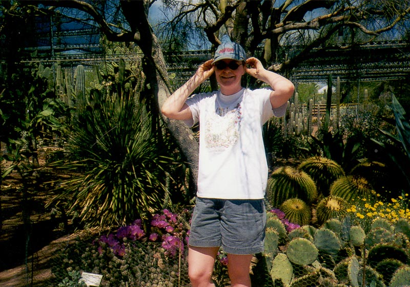 Cindy at Phoenix Botanical Gardens.jpg 149.5K